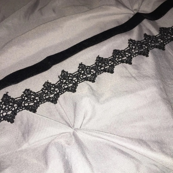 Choker Necklaces - Picture 2 of 3